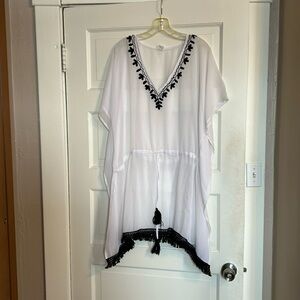 Beach 🏖️ cover up white with black design & fringe, OS, very classy